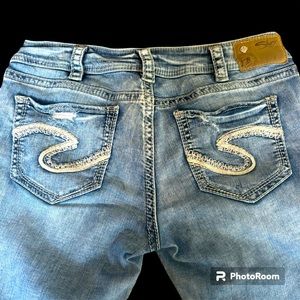 Silver Jeans Co. Suki Capri Women’s Size W32 distressed jeans
